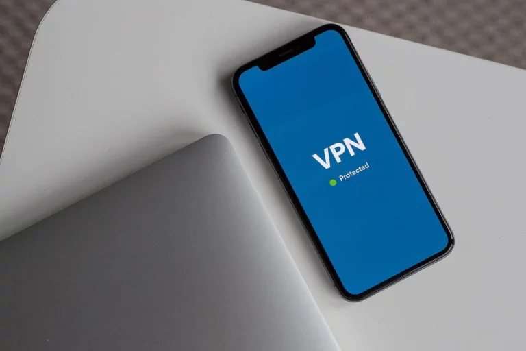 Does a VPN work on mobile data?